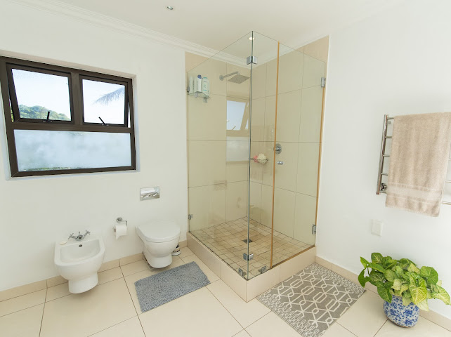 5 Bedroom Property for Sale in Summerstrand Eastern Cape